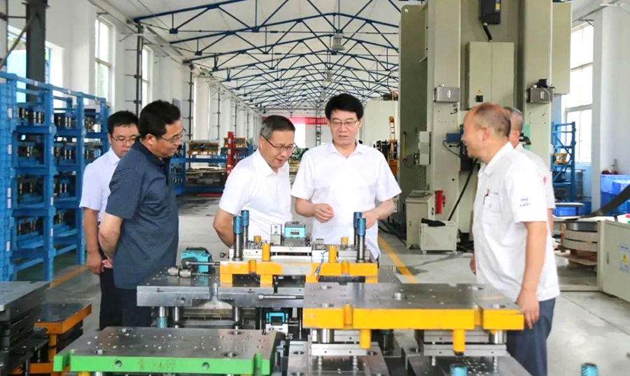 甘肅電氣集團黨委書記、董事長劉萬祥到長城電工所屬企業調研